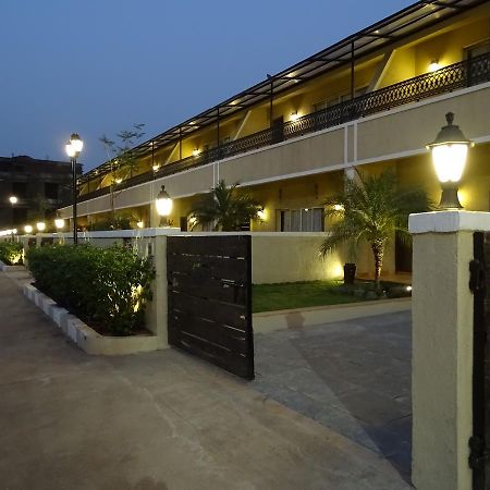 Misty Meadows, Lonavala Hotel Kültér fotó