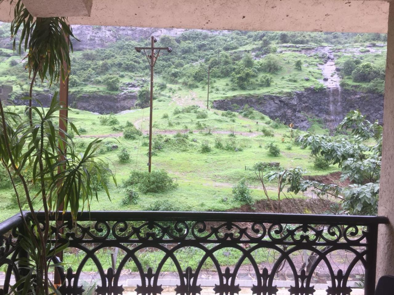 Misty Meadows, Lonavala Hotel Kültér fotó