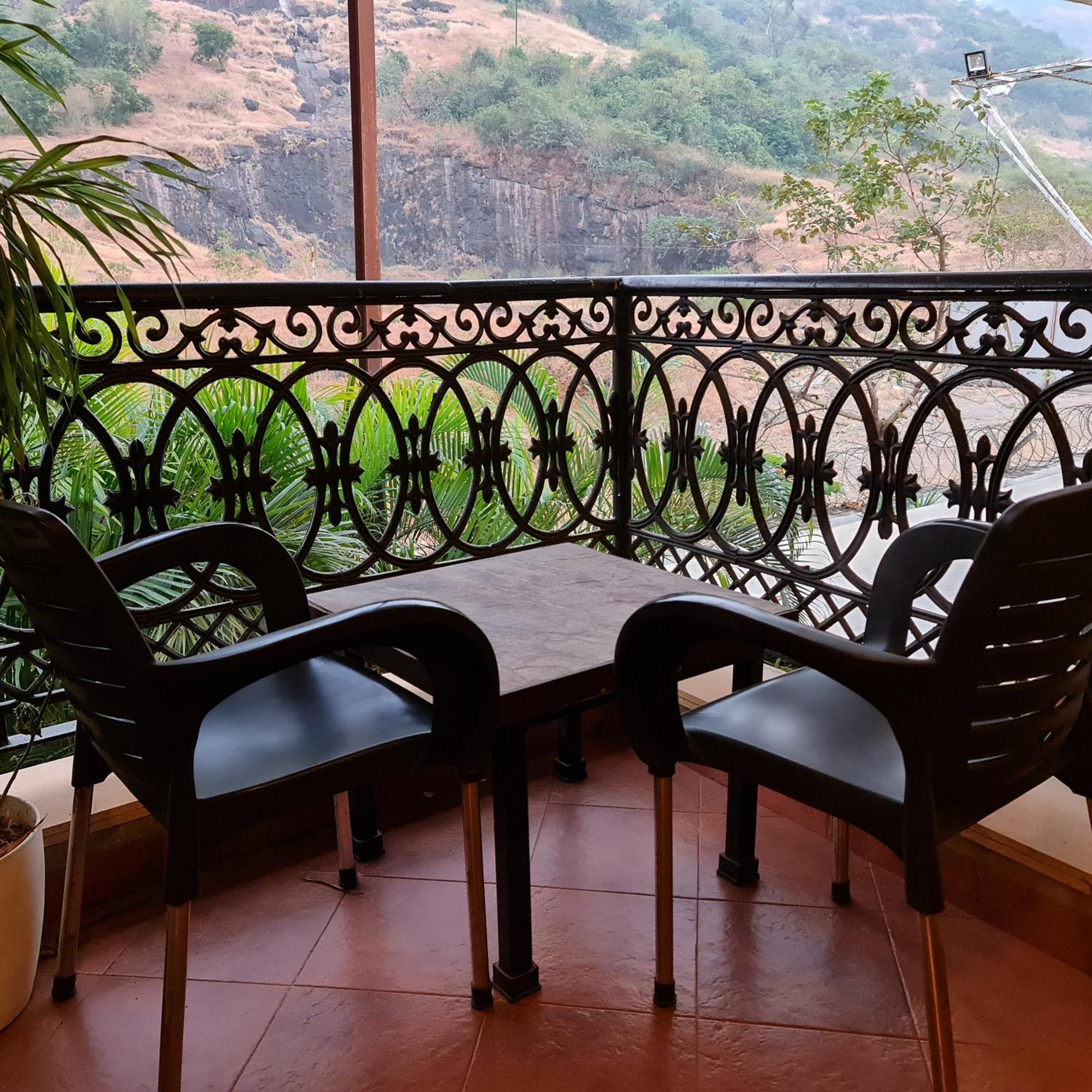 Misty Meadows, Lonavala Hotel Kültér fotó