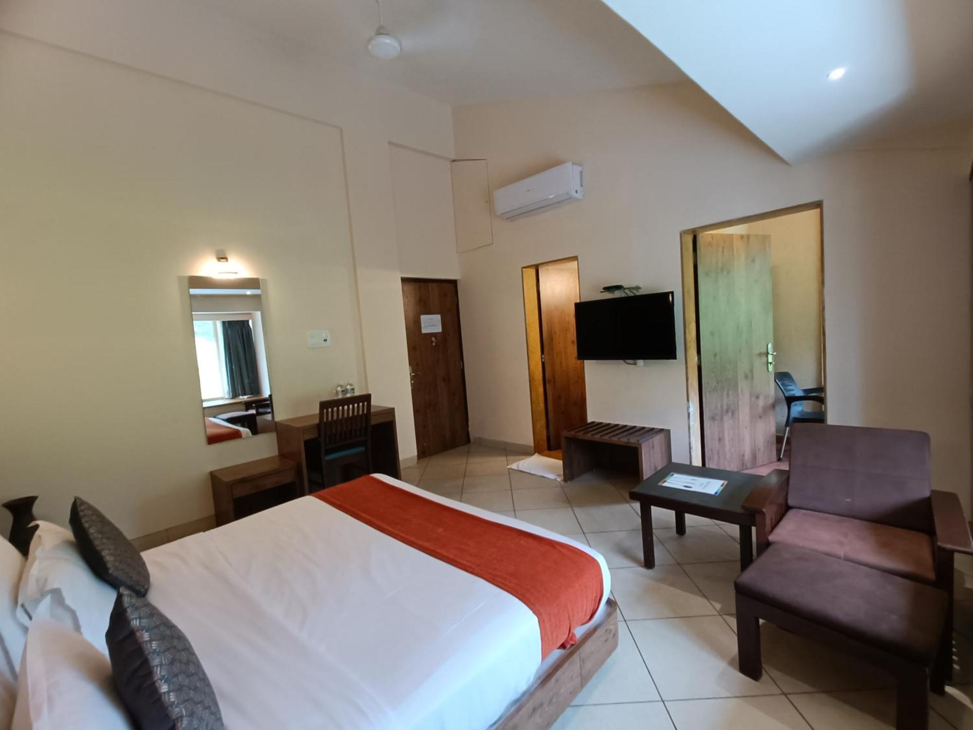 Misty Meadows, Lonavala Hotel Kültér fotó