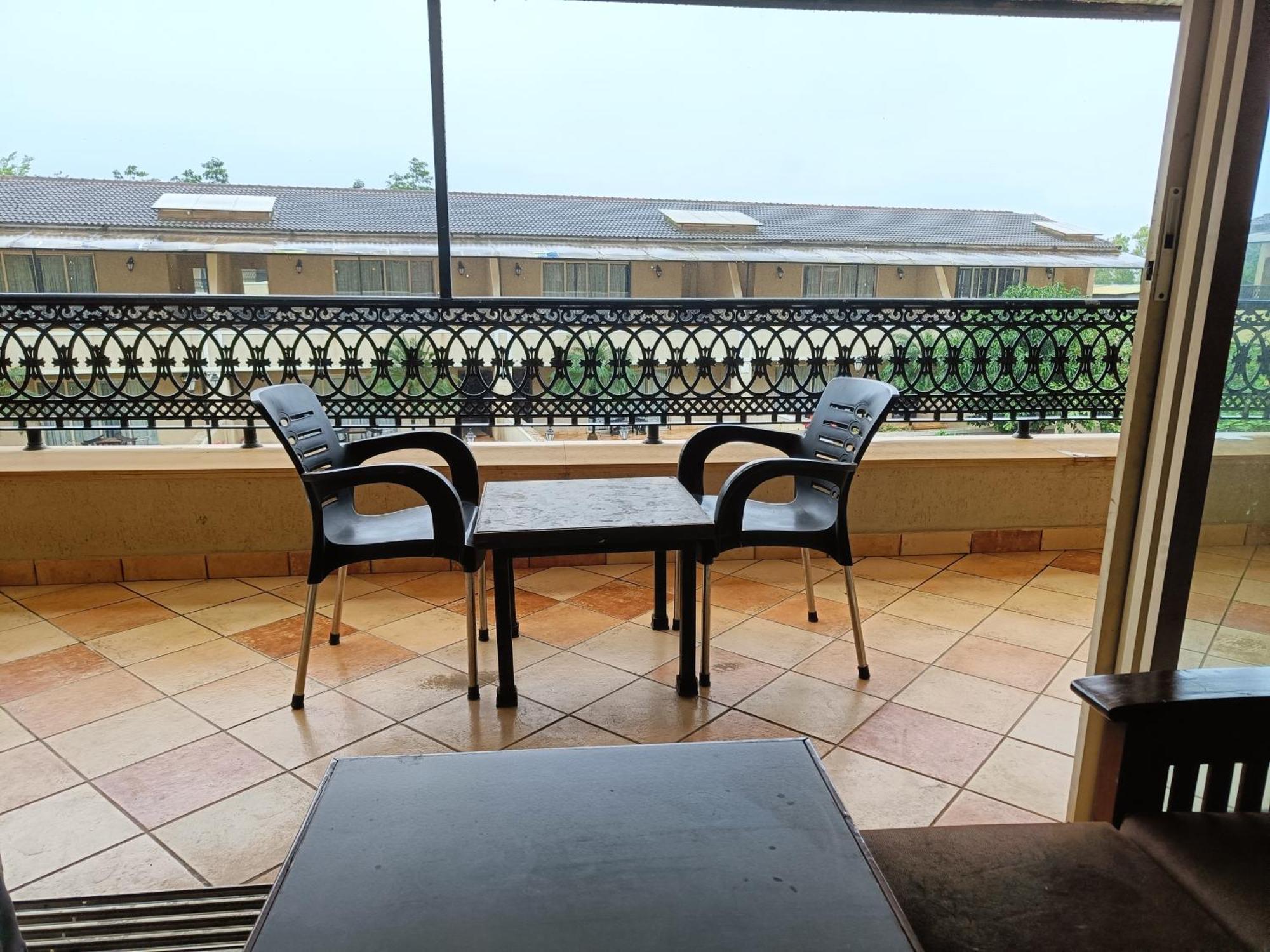 Misty Meadows, Lonavala Hotel Kültér fotó