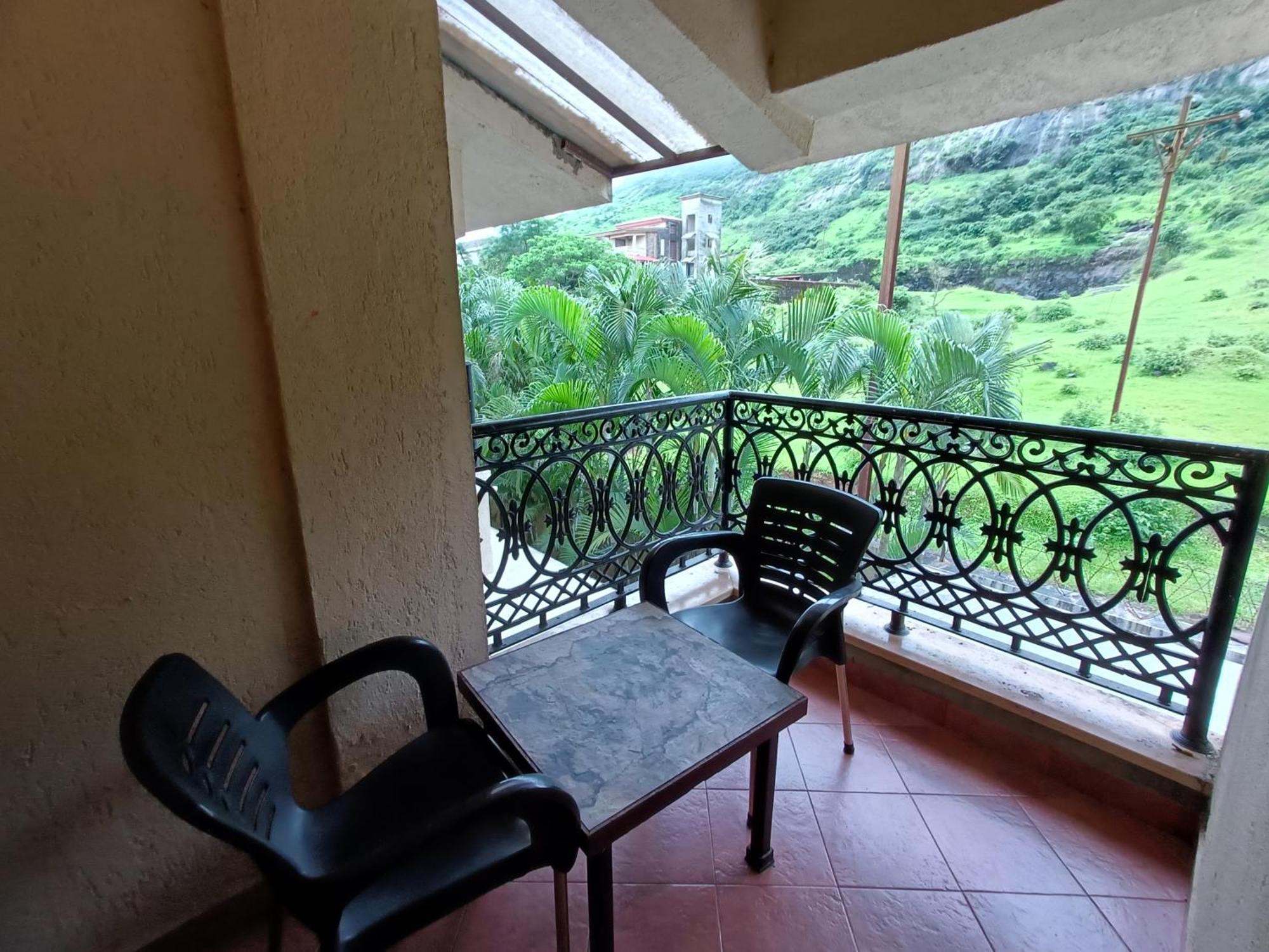 Misty Meadows, Lonavala Hotel Kültér fotó