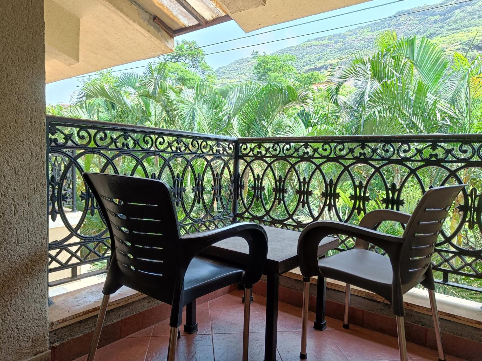 Misty Meadows, Lonavala Hotel Kültér fotó