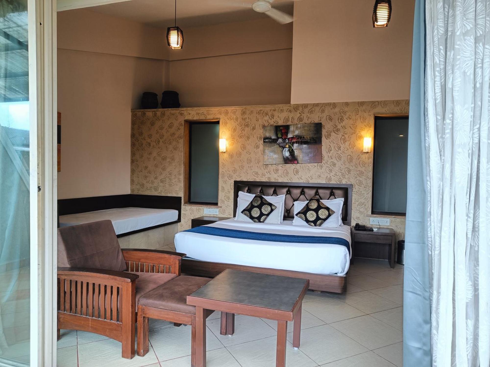 Misty Meadows, Lonavala Hotel Kültér fotó