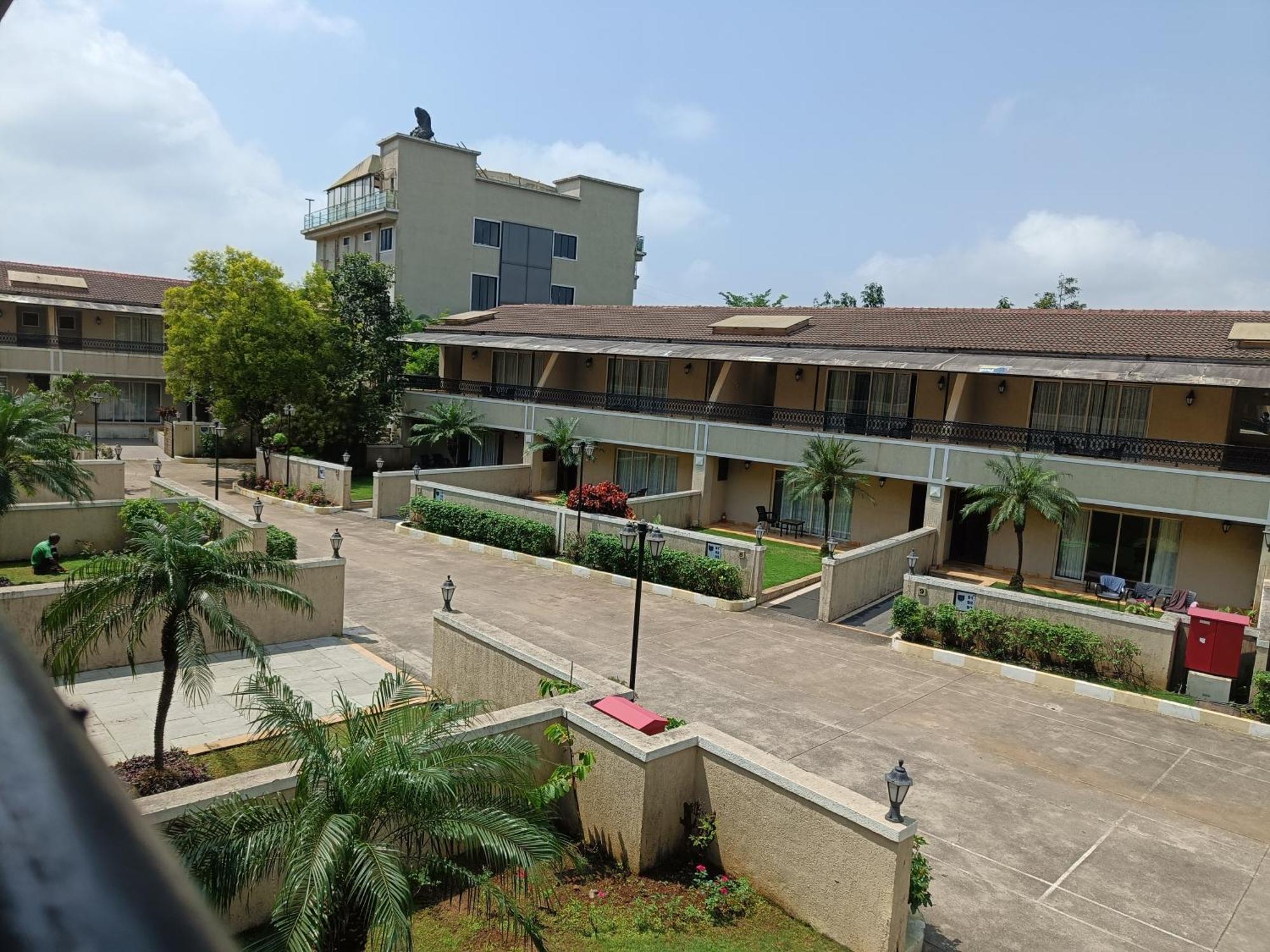 Misty Meadows, Lonavala Hotel Kültér fotó