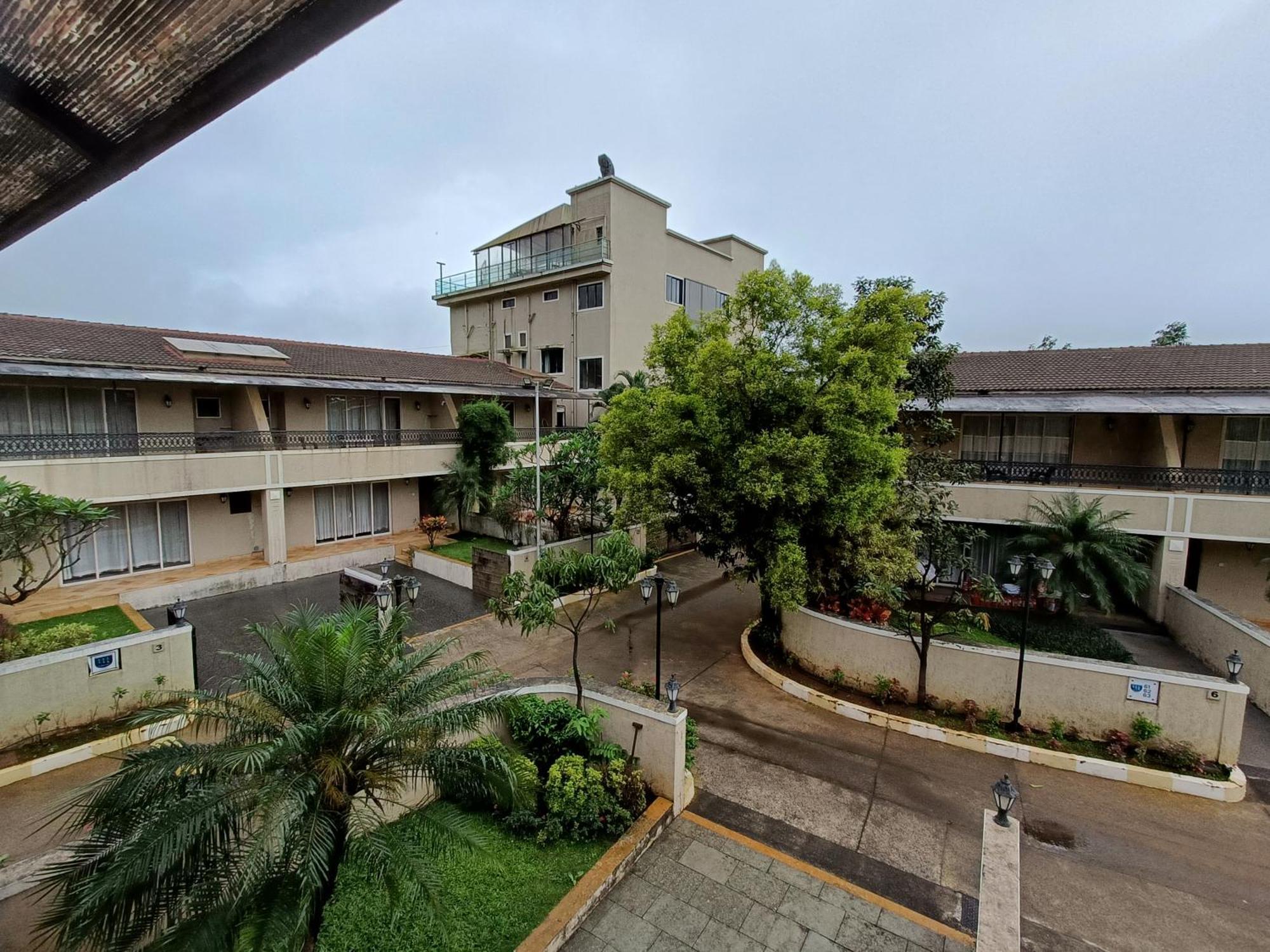 Misty Meadows, Lonavala Hotel Kültér fotó