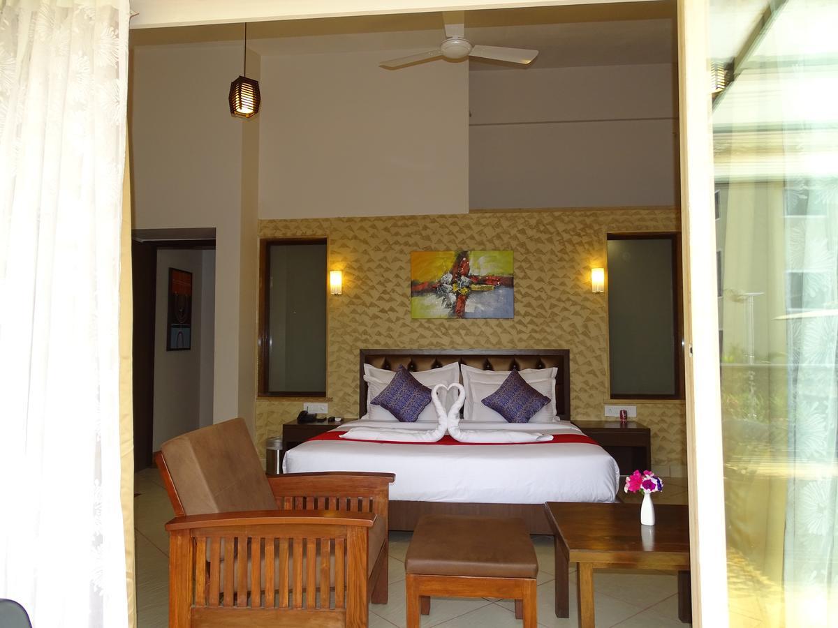 Misty Meadows, Lonavala Hotel Kültér fotó