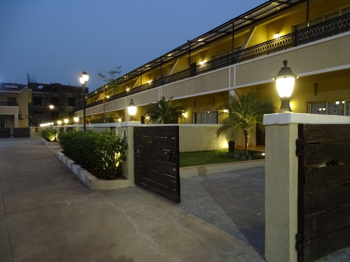 Misty Meadows, Lonavala Hotel Kültér fotó