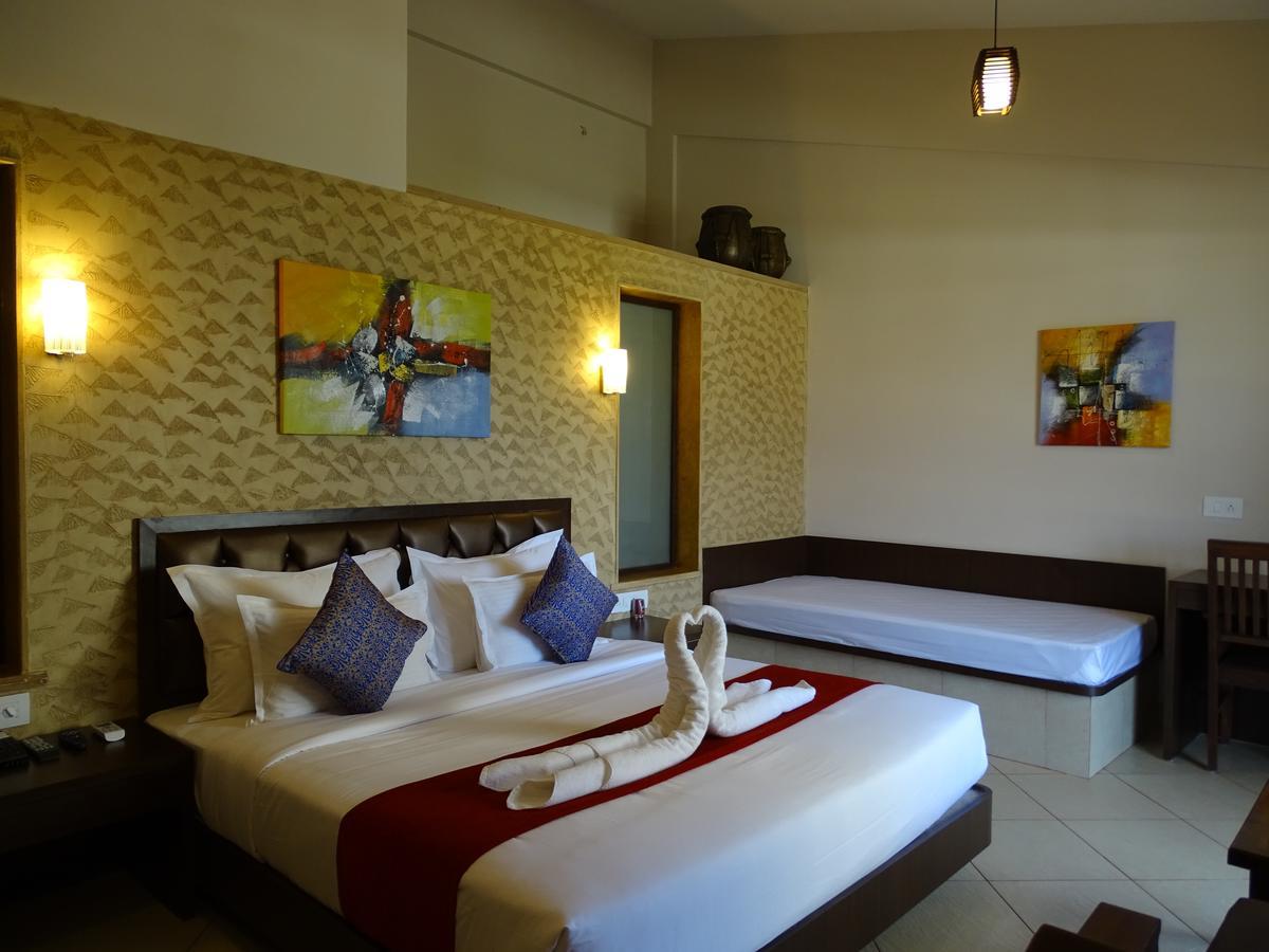 Misty Meadows, Lonavala Hotel Kültér fotó